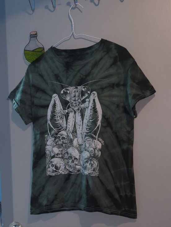 Tops - Tie-Dye Green Mantis Graphic Tee